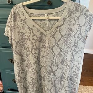 LulaRoe cozy tee L